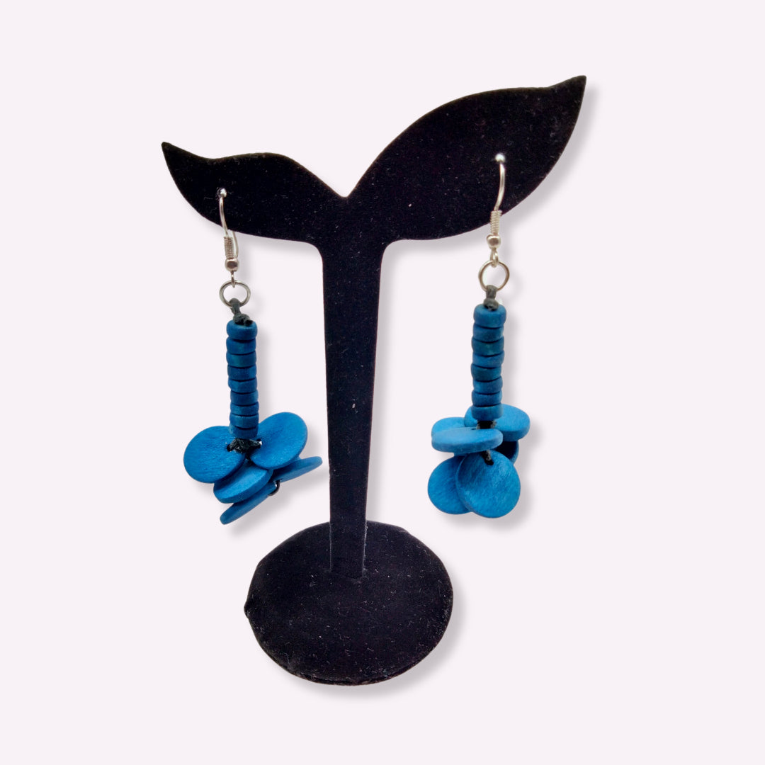 Boucles d'Oreilles "Blédia" Longues en Bois Bleu Indigo - Design Organique et Mobile