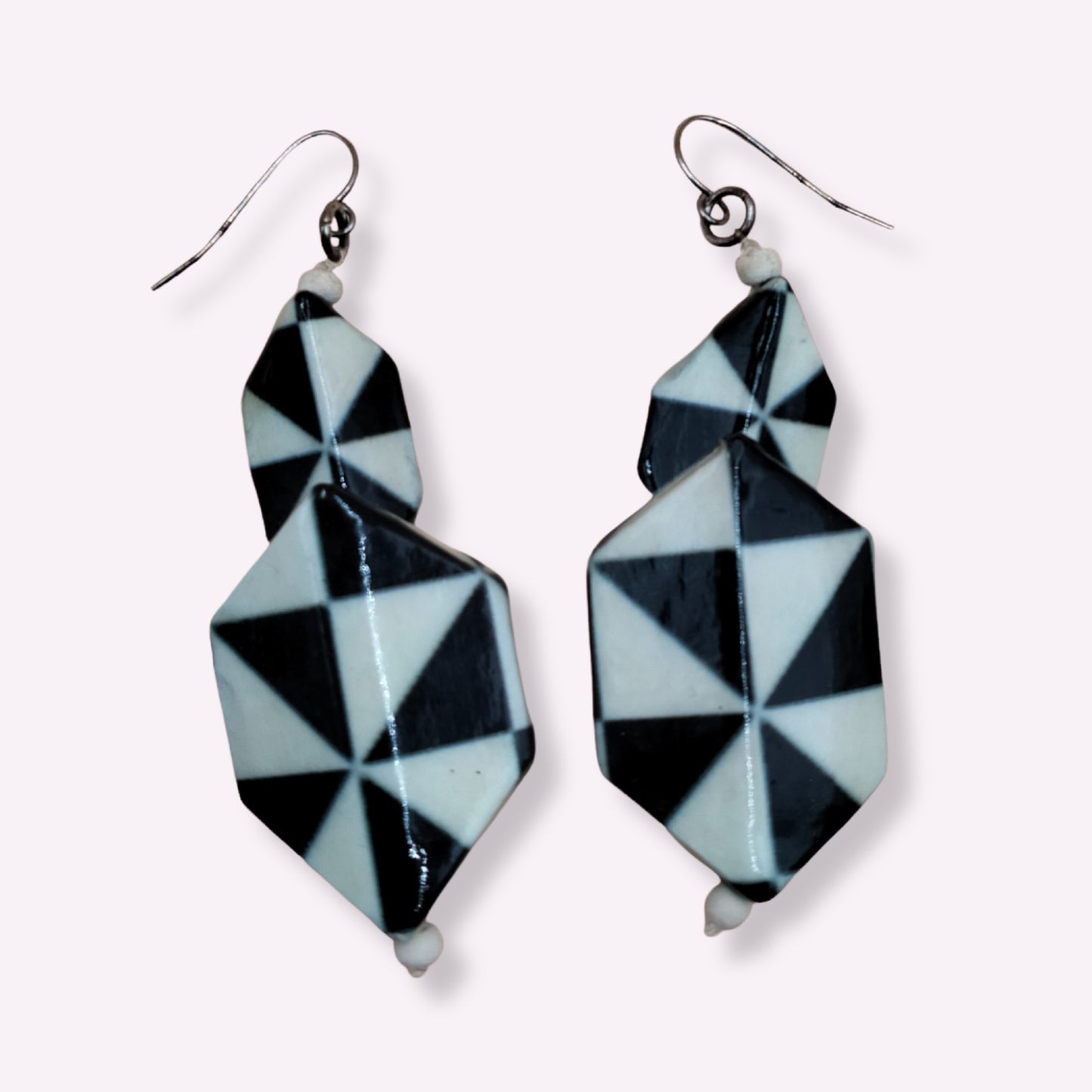 Parure Sautoir et Boucles d'Oreilles Yandra en Bois - Imprimé Géométrique Noir & Blanc