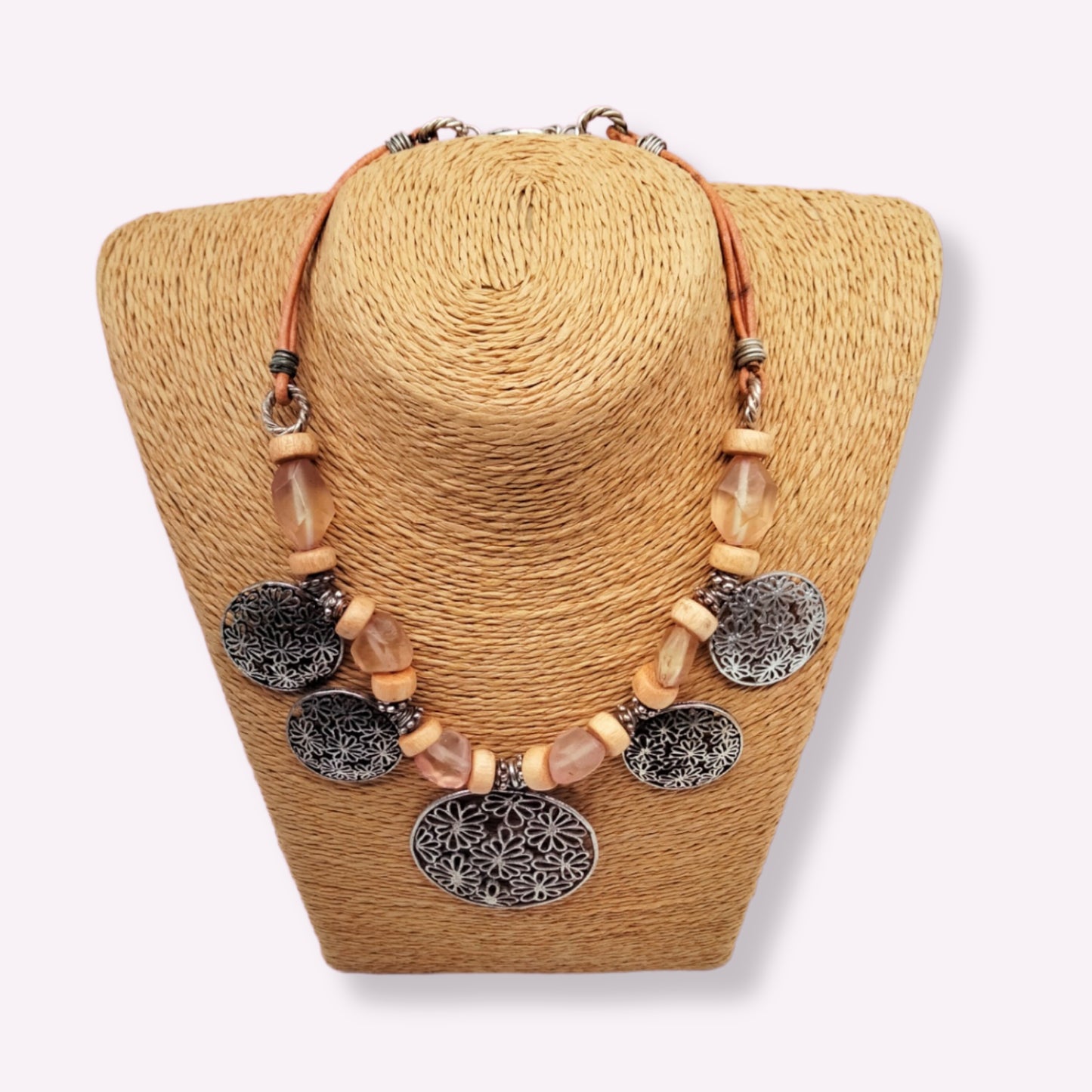 Collier "Dentelle de Vie" – Cuir, Bois & Métal Ciselé