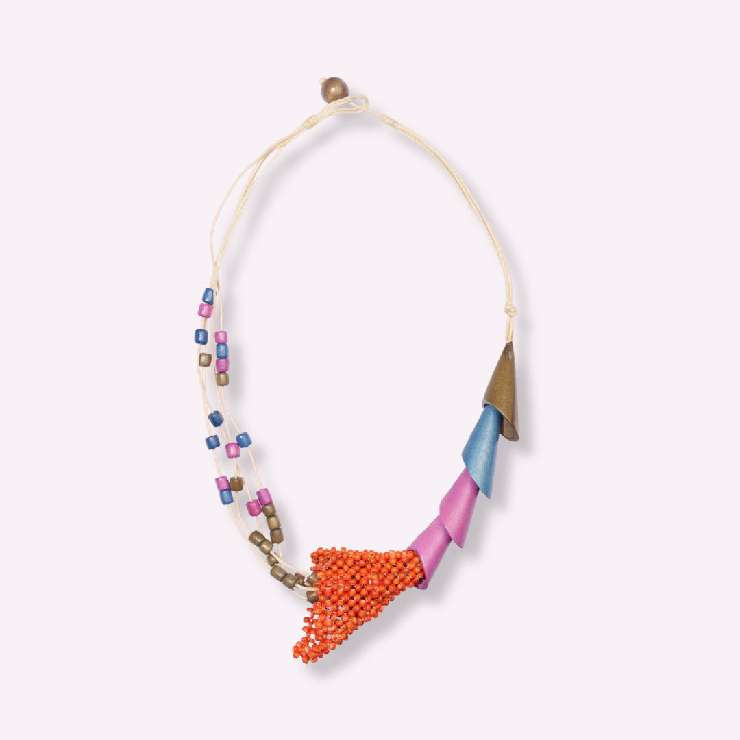 Collier Artisanal "Corne d'Abondance" – Tissage de Perles & Cuir