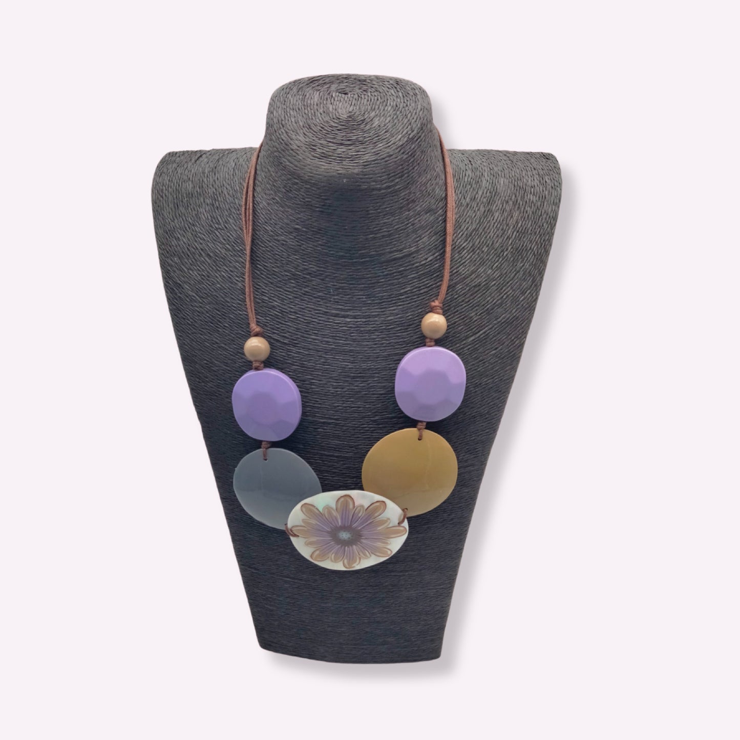" l'art du cou"-Collier "Irisa" à Pendentif Fleur Mauve et Perles Géométriques
