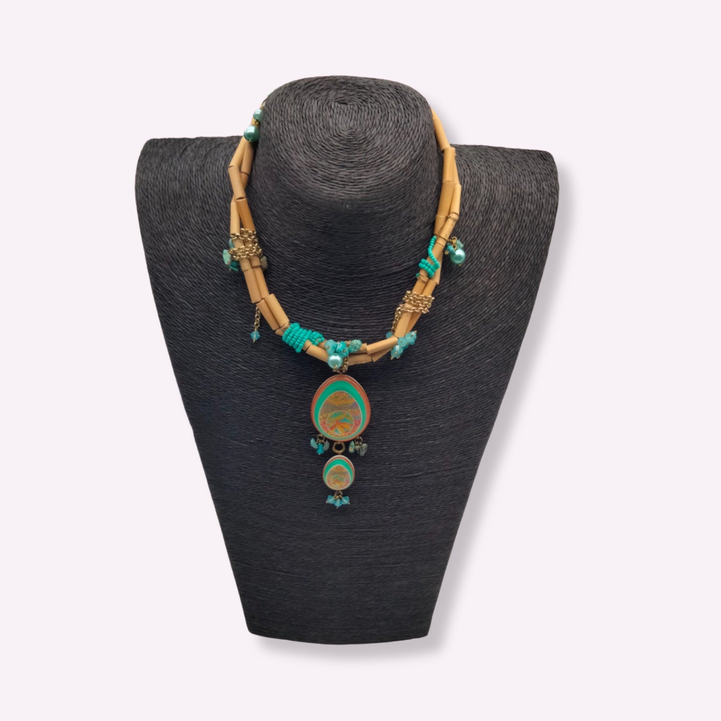 Collier "Ossian" – Pendentif Émaillé, Perles et Bambou Naturel