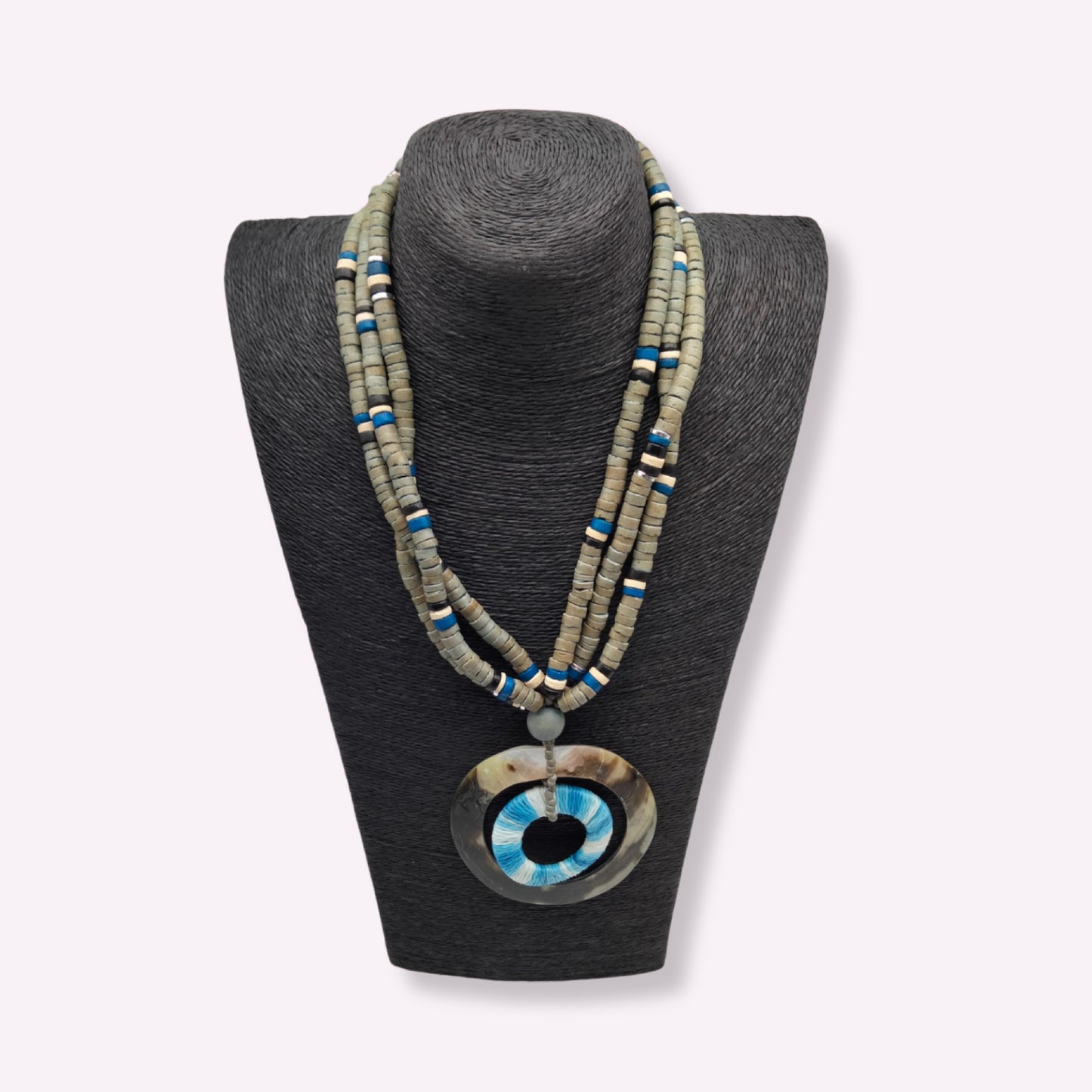 Sautoir trois rangs bois et nacre - Perles de bois légères pour un confort optimal