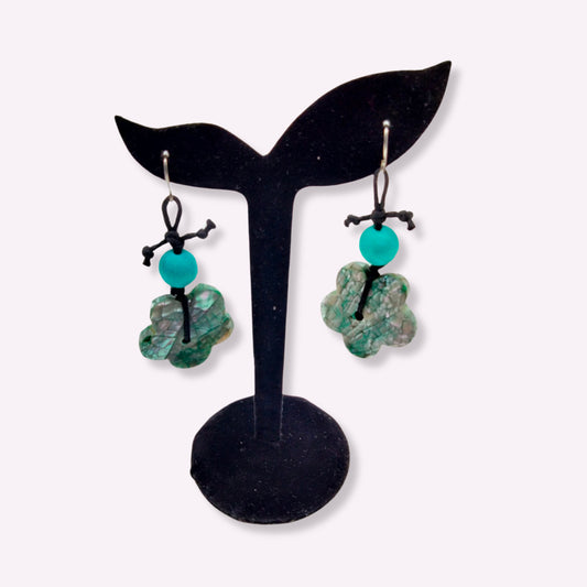 Boucles d'Oreilles Fleurs en Nacre Turquoise - Style Bohème et Nature Yandra Collection