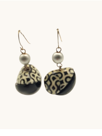 Boucles d'Oreilles Bois Vernis Noir et Blanc-Design Noir et Crème Art Déco