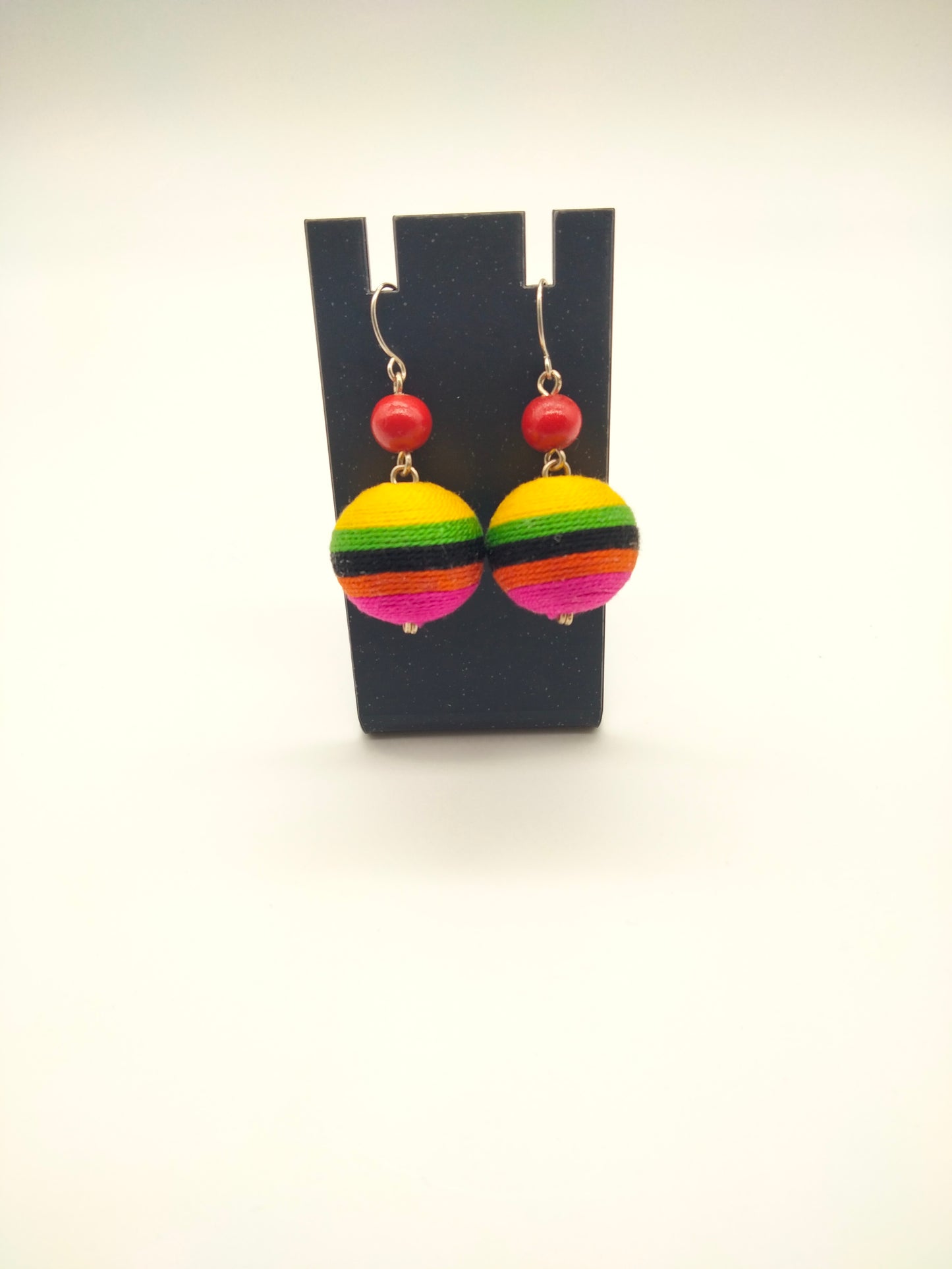 Boucles d'Oreilles Artisanales en Fil de Coton Tissé - Modèle Sphère Boho-Chic