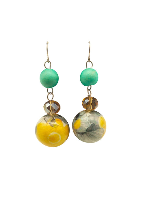 Boucles d'Oreilles Artisanales Bois peint - Trio de Perles Jaune et vert Yandra collection