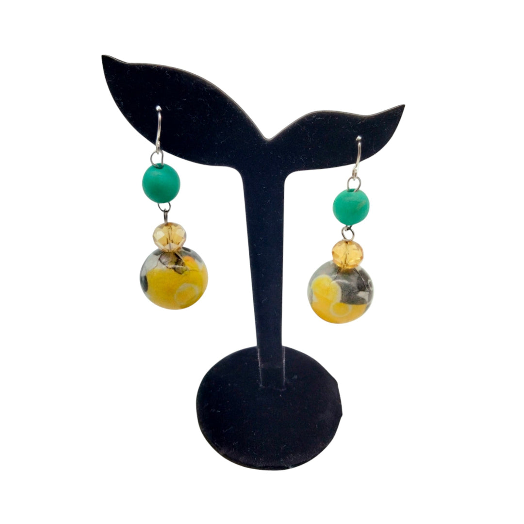 Boucles d'Oreilles Artisanales Bois peint - Trio de Perles Jaune et vert Yandra collection
