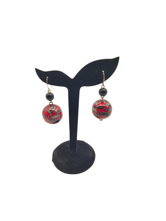 Boucles d'Oreilles Perles Bois Vernis - Motifs Abstraits Rouges Yandra Collection