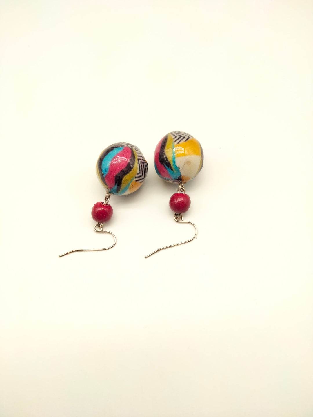 Boucles d'Oreilles Pendantes Bois Vernis Motifs Multicolores-Yandra Collection