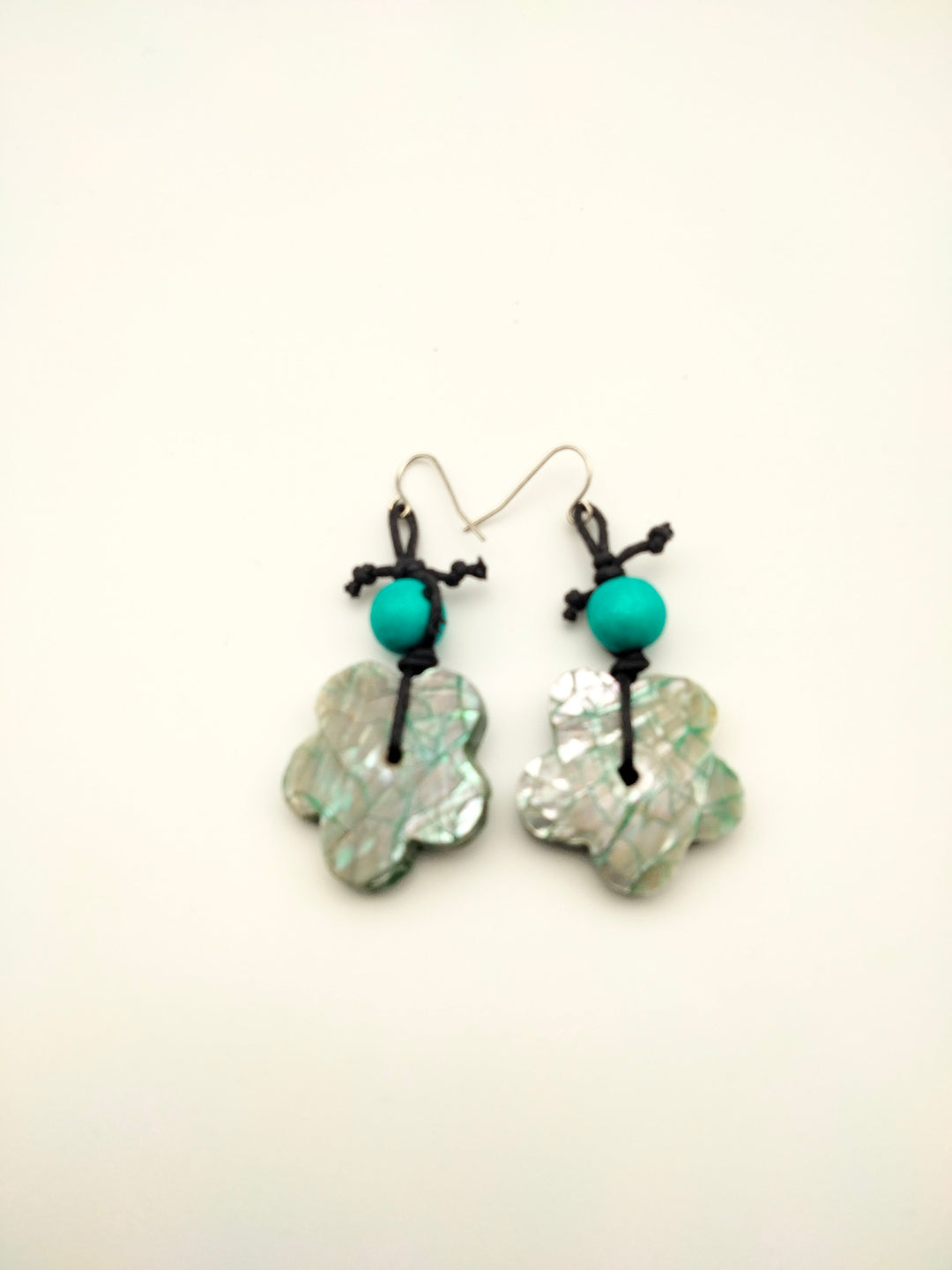 Boucles d'Oreilles Fleurs en Nacre Turquoise - Style Bohème et Nature Yandra Collection