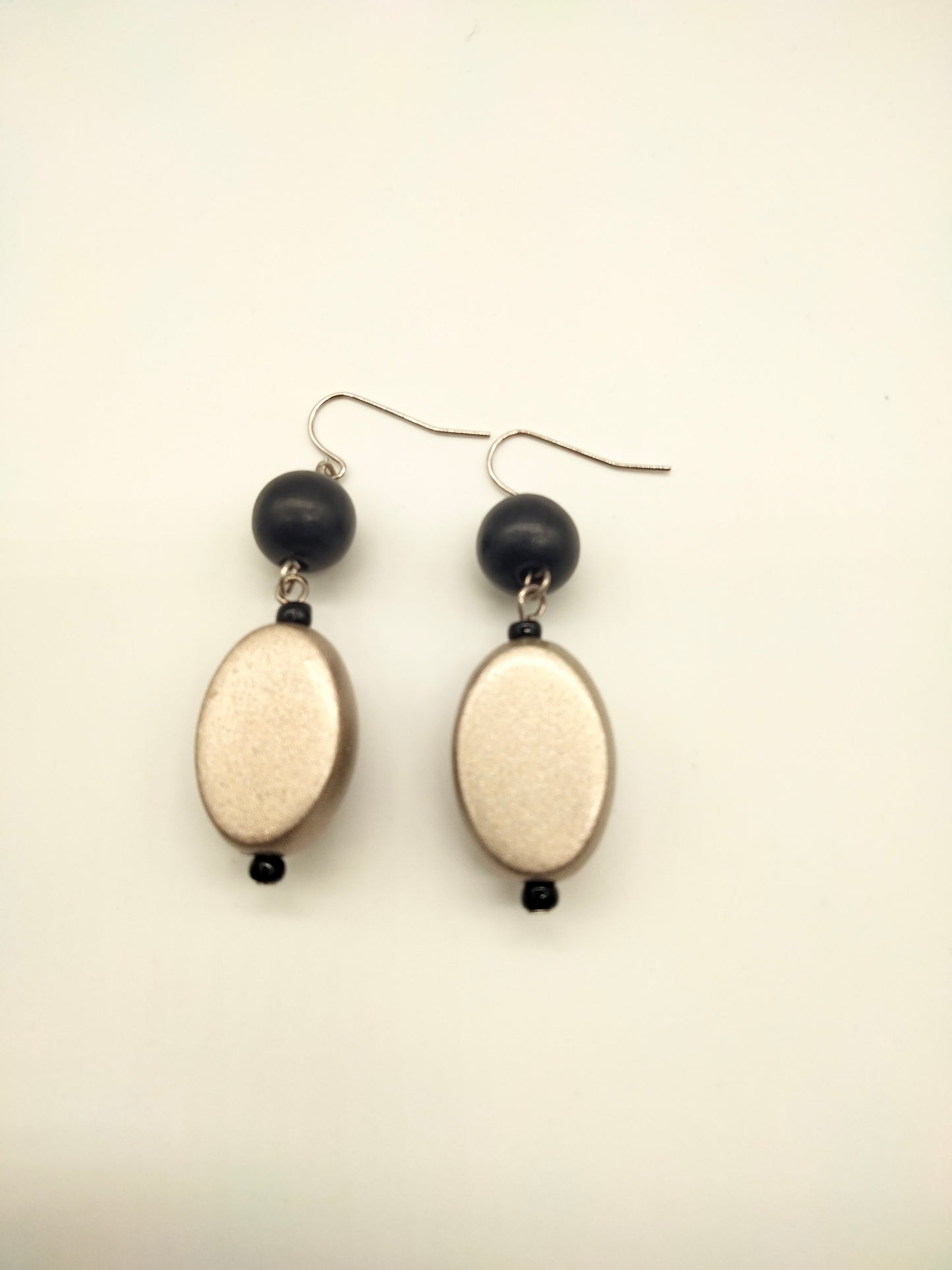 Boucles d'oreilles à forme ovale  pendante