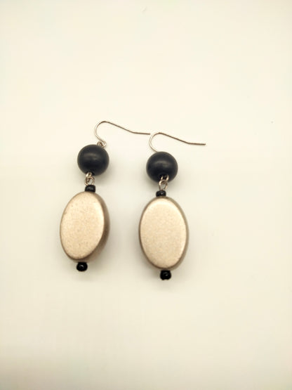 Boucles d'oreilles à forme ovale  pendante