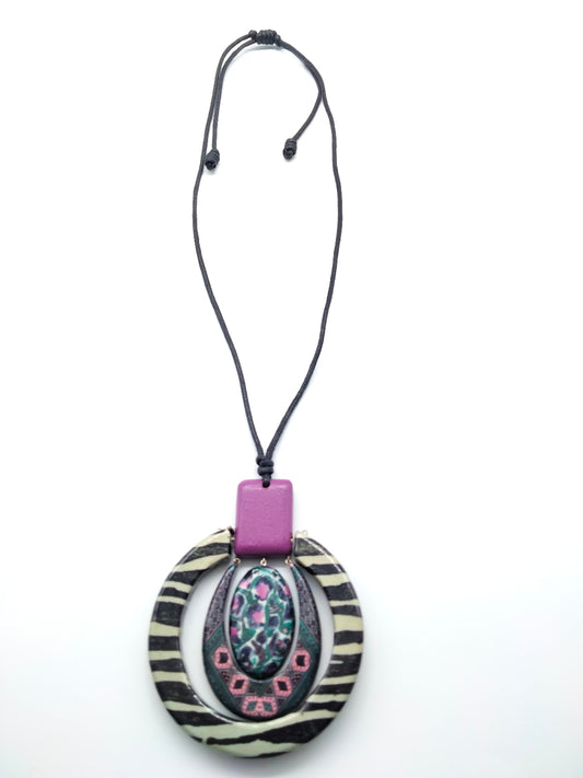 Sautoir Yandra - Collier Long Ethnique en Bois et Pendentif Imprimés