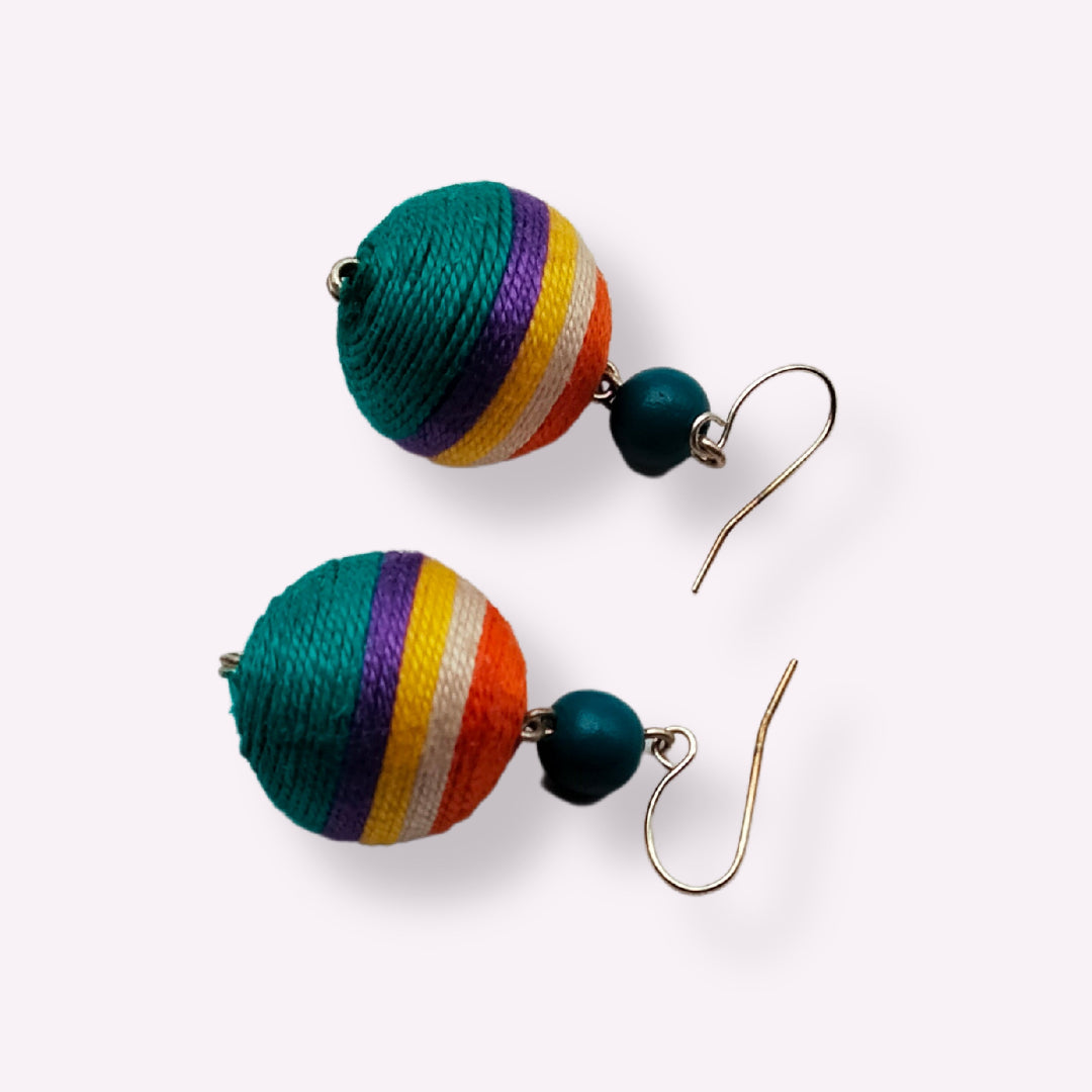 Boucles d'Oreilles Artisanales en Fil de Coton Tissé - Modèle Sphère Boho-Chic