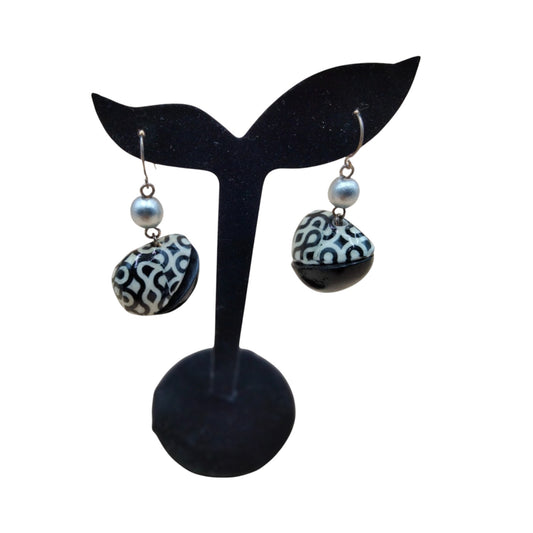 Boucles d'Oreilles Bois Vernis Noir et Blanc-Design Noir et Crème Art Déco