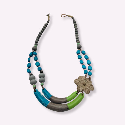 Collier Plastron Artisanal "Fleur de Vie" – Perles Bleues et Bois Naturel