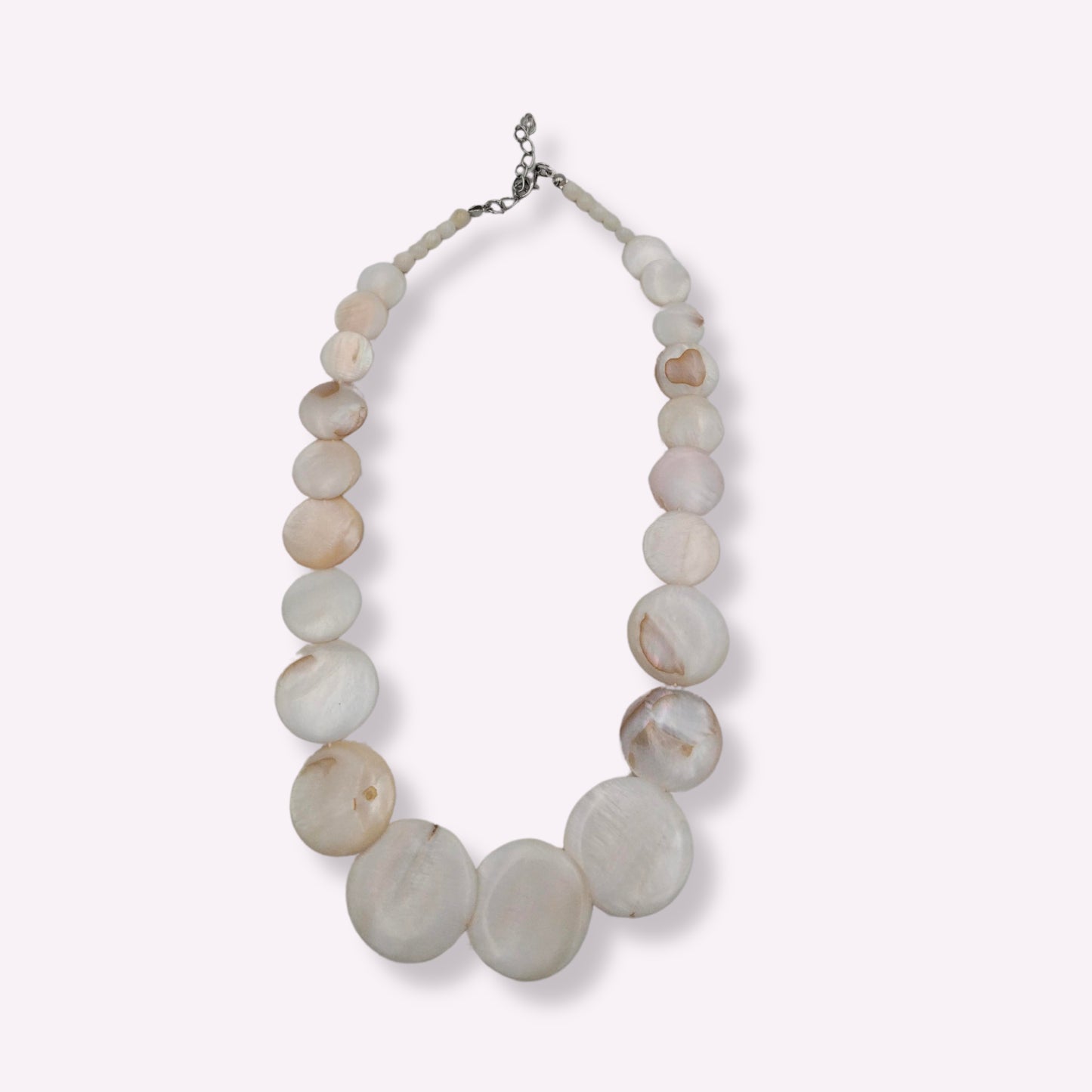 Collier nacre en forme de disque